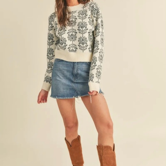 &Merci Cream & Gray Floral Print Cropped Sweater Size Large - Picture 4 of 13